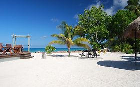 Islander Hotel Praslin